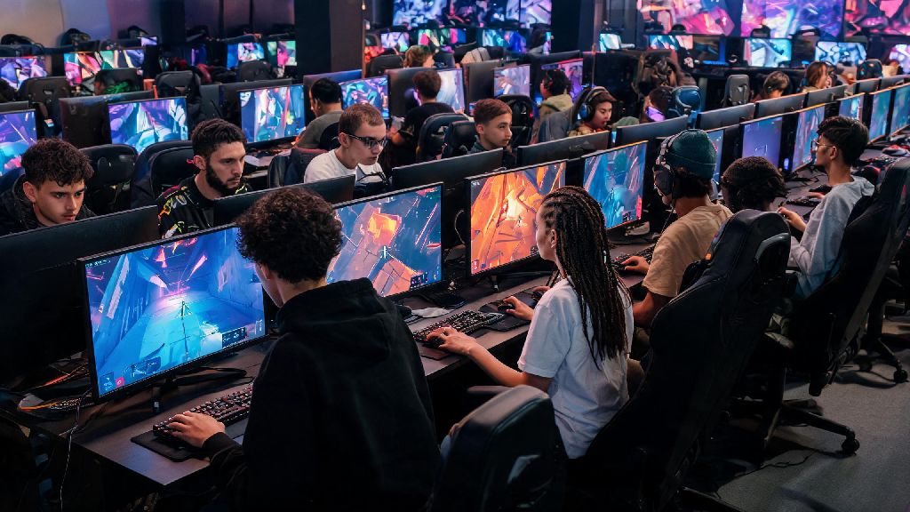How Many People Play Valorant Daily in 2026? Official Player Count Breakdown